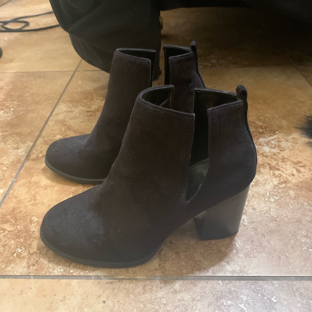 Black booties!!